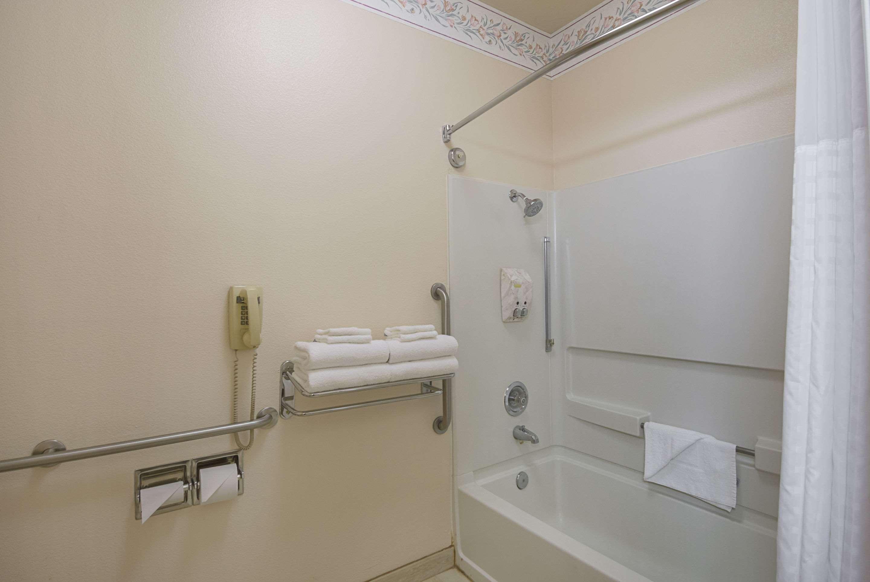 Quality Inn Fresno Yosemite Airport Exteriör bild