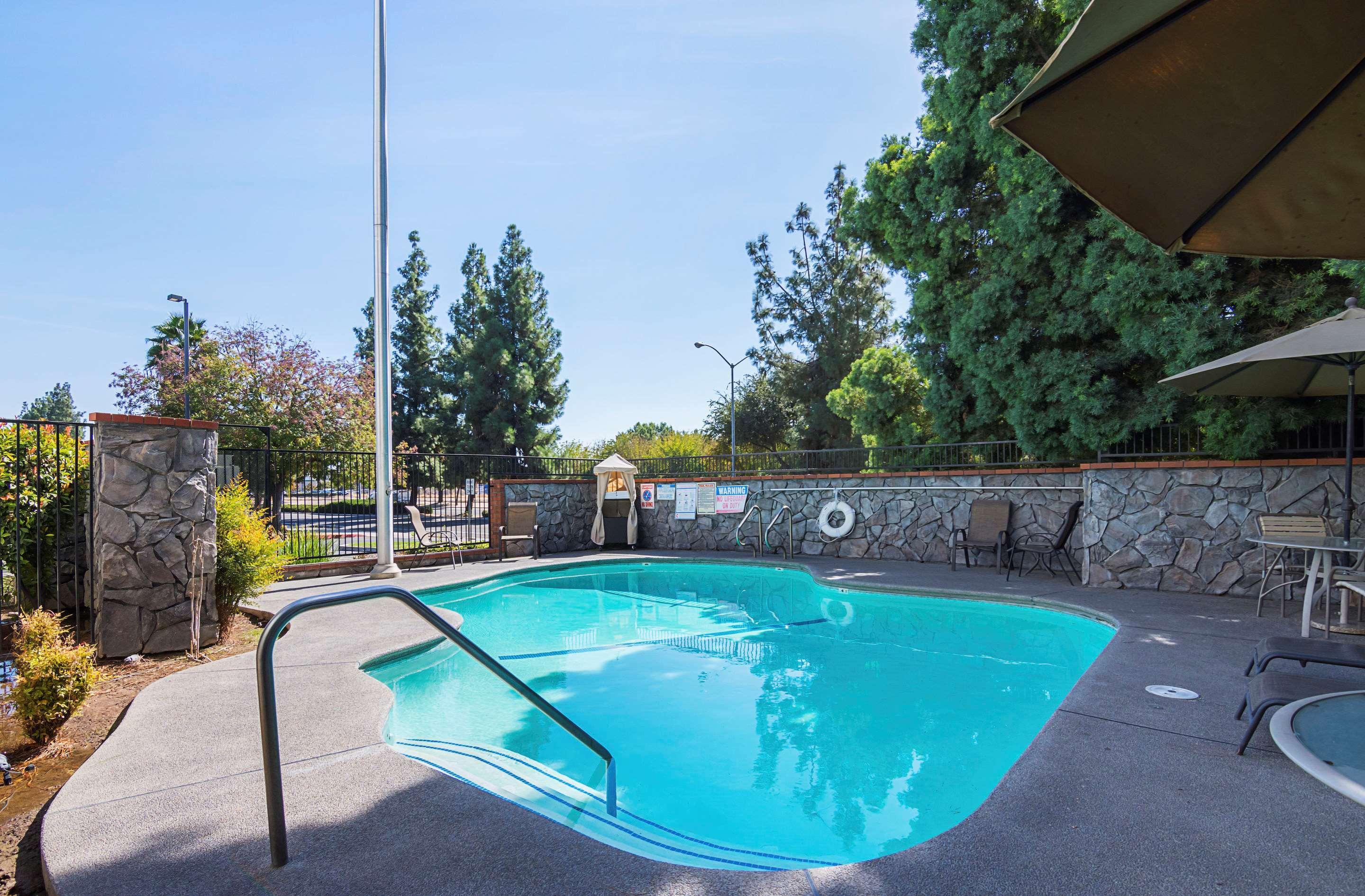 Quality Inn Fresno Yosemite Airport Exteriör bild