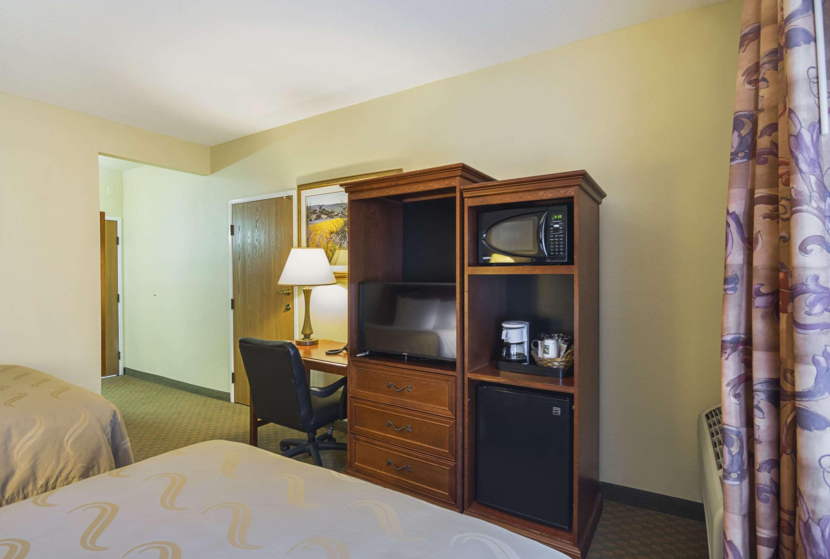 Quality Inn Fresno Yosemite Airport Exteriör bild