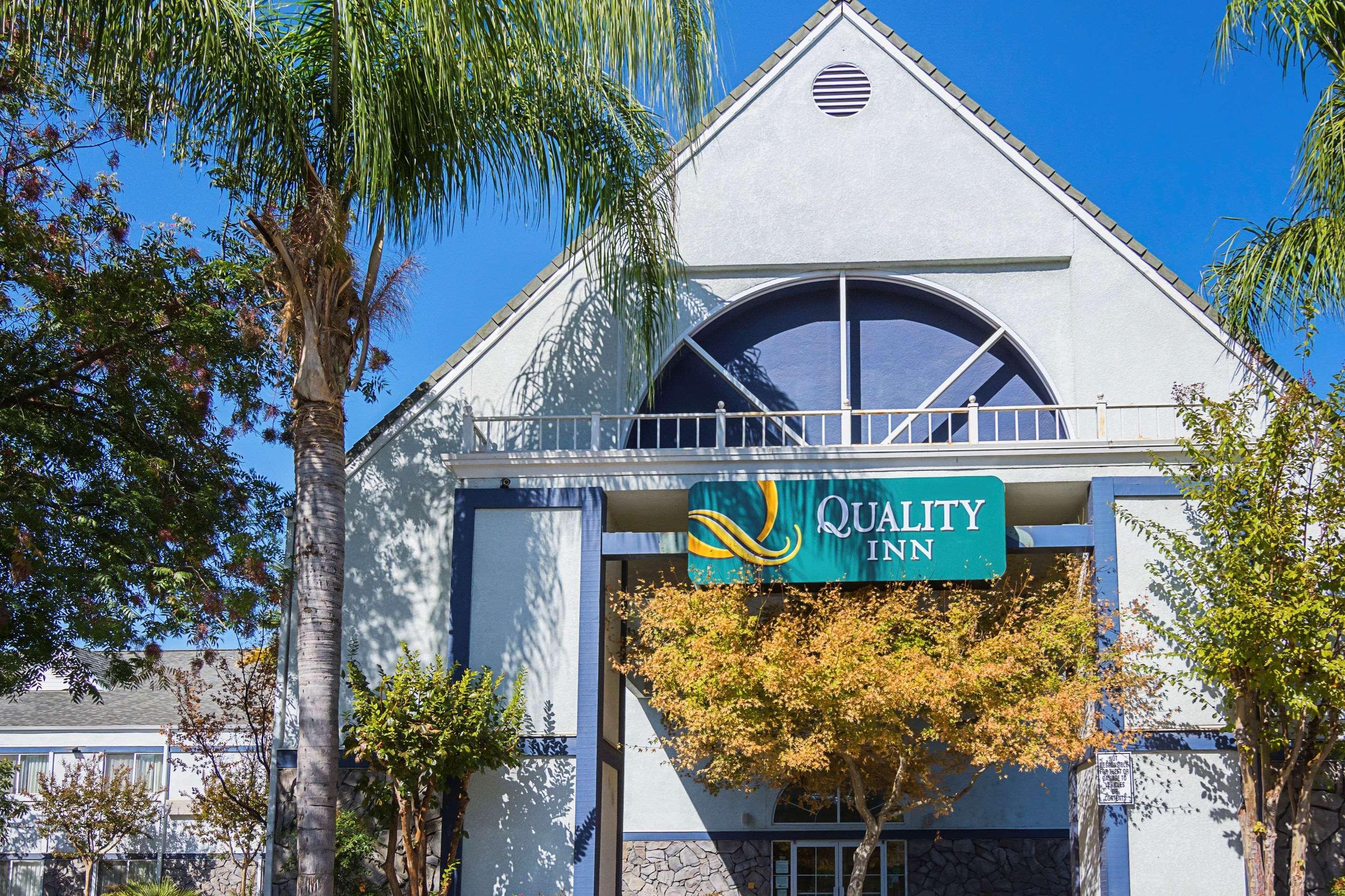 Quality Inn Fresno Yosemite Airport Exteriör bild