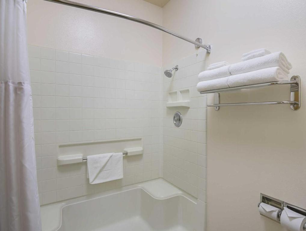 Quality Inn Fresno Yosemite Airport Exteriör bild