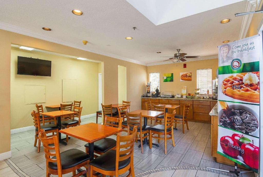 Quality Inn Fresno Yosemite Airport Exteriör bild