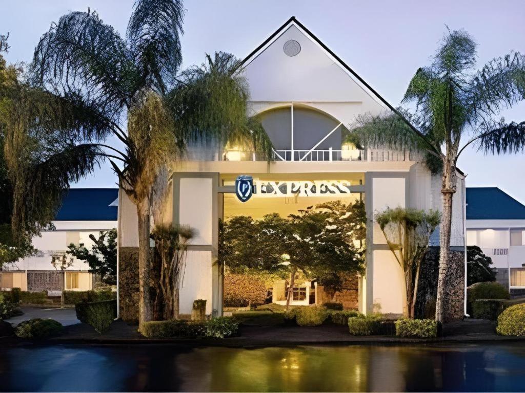 Quality Inn Fresno Yosemite Airport Exteriör bild