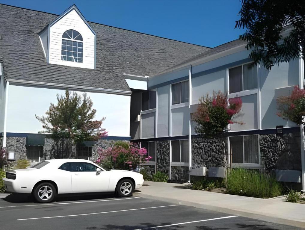Quality Inn Fresno Yosemite Airport Exteriör bild