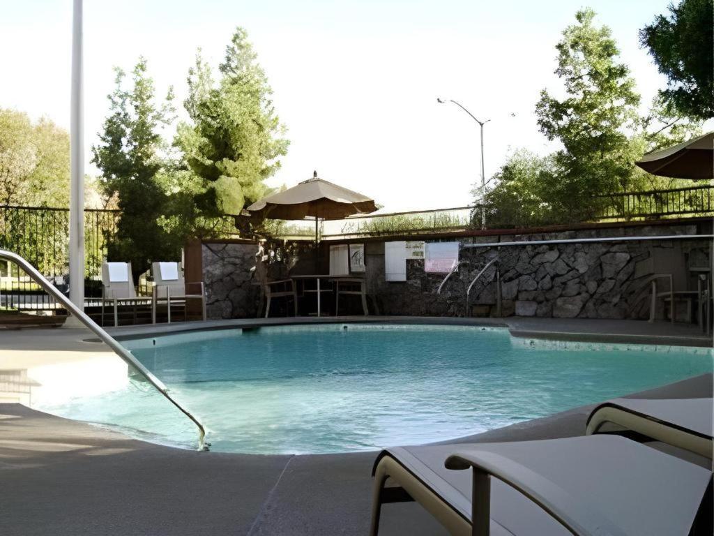 Quality Inn Fresno Yosemite Airport Exteriör bild