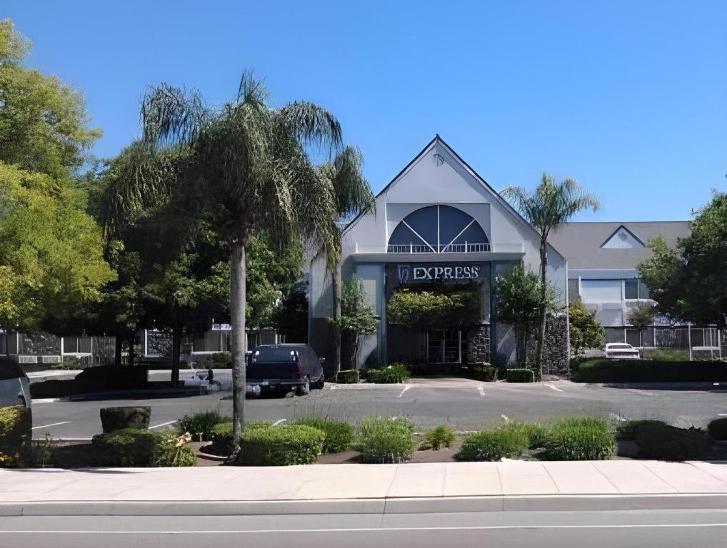 Quality Inn Fresno Yosemite Airport Exteriör bild