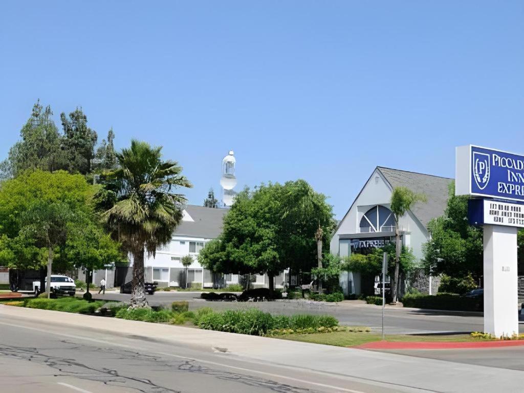 Quality Inn Fresno Yosemite Airport Exteriör bild