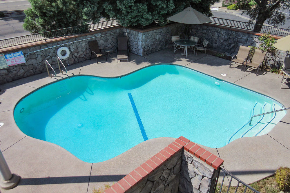 Quality Inn Fresno Yosemite Airport Exteriör bild